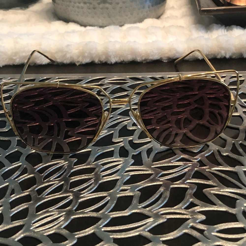 Ellen Tracy sunglasses 🕶